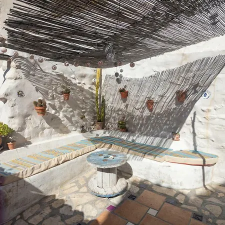 Casa Cueva Muntasal Lodge *